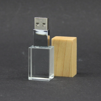 Fa és kristály 32GB pendrive ajándék gravírozással thumbnail