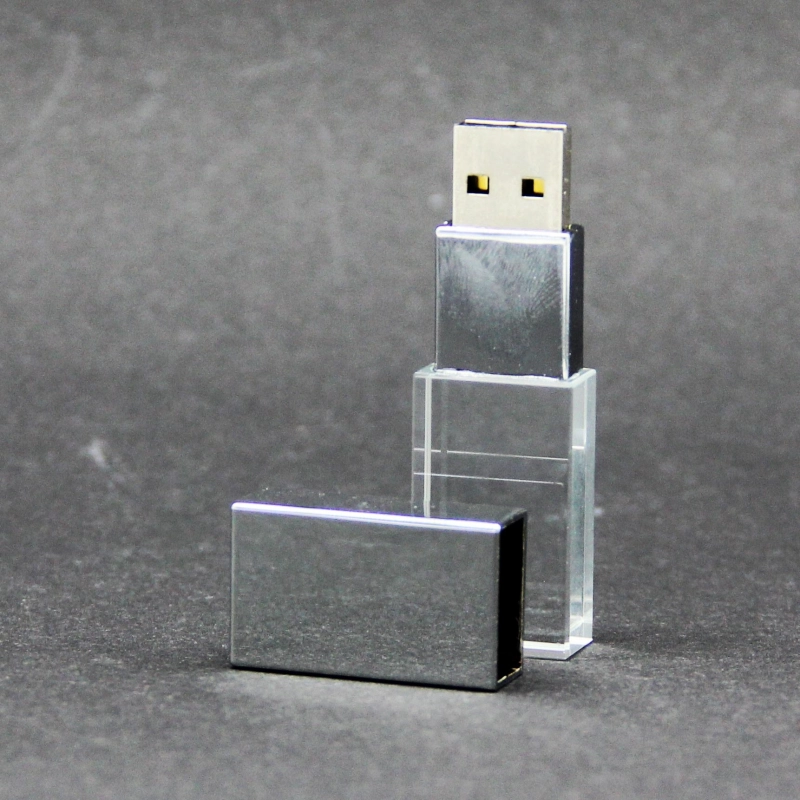 Fém és kristály 32GB pendrive világítással ajándék gravírozással