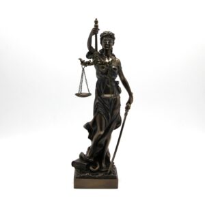 Justicia szobor mérleggel