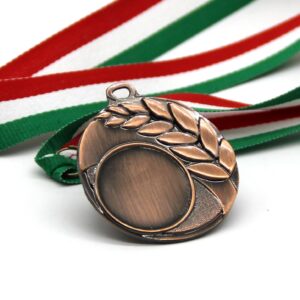 Bronz érem babérággal, gravírozással és éremszalaggal