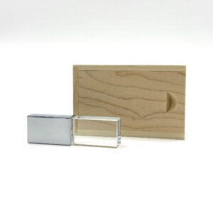 Fém és üvegkristály 32GB pendrive gravírozással fa dobozban
