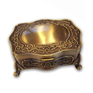 Bronzszínű ékszertartó cirádás 85x65x35xmm, gravírozással