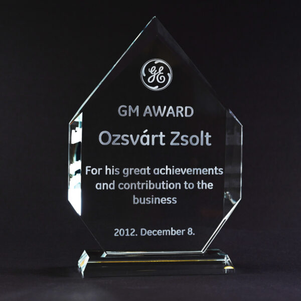 G 18 gravírozott üvegkristály díj díszdobozban