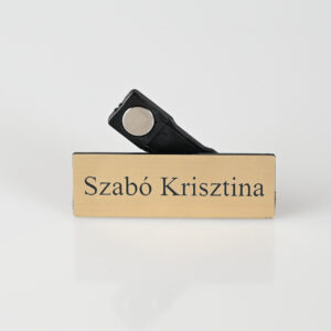 Mágneses névtábla kitűző