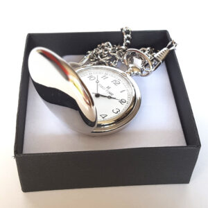 Gravírozott Tiko Time fényes ezüstszínű zsebóra díszdobozban