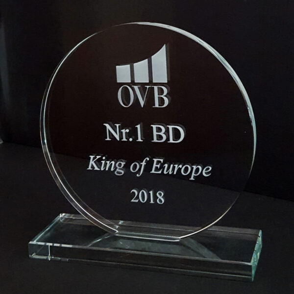U 01 kerek üvegkristály díj gravírozással díszdobozban