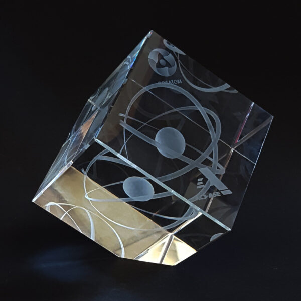 Üvegkristály vágott sarkú kocka 3D fotóval 8x8x8cm
