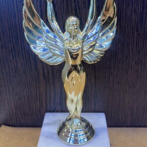 Győzelem szobor díj ajándék gravírozással