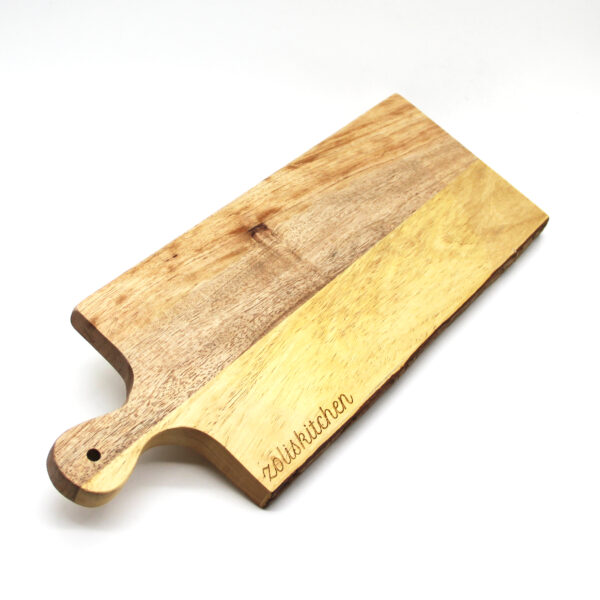 Vágódeszka "zoliskitchen" gravírozással 46x17 cm