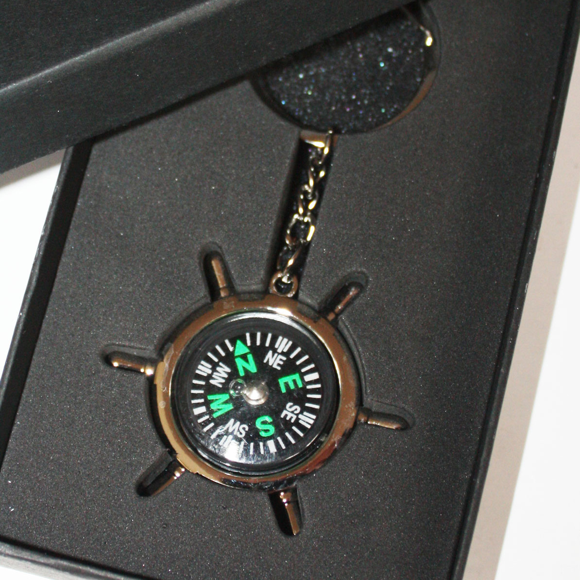 Iránytű kulcstartó ajándék gravírozással