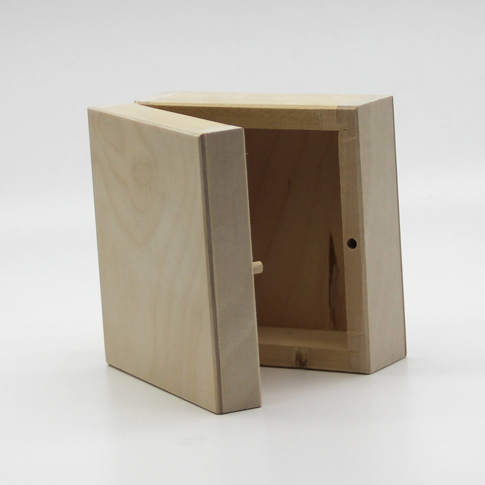 Fa doboz ajándék gravírozással 10x10 cm