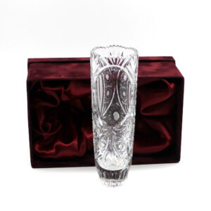 Egyenes csiszolt kristály váza díszdobozban ajándék gravírozással