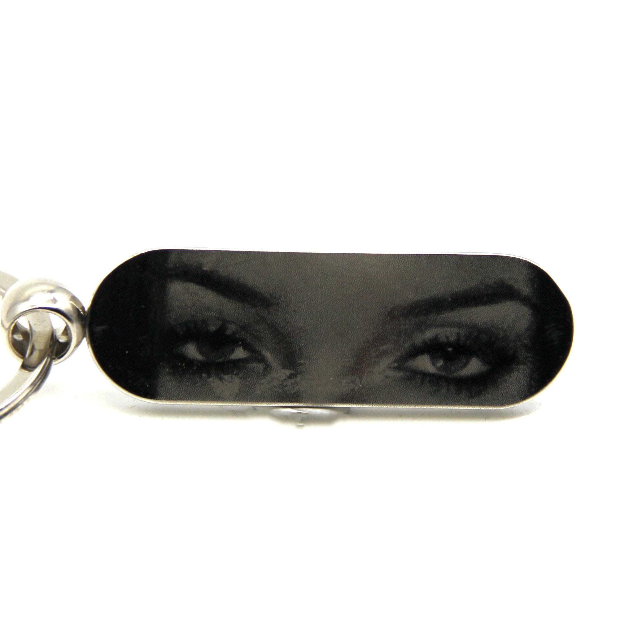 Kulcstartó saját gravírozott szemekkel